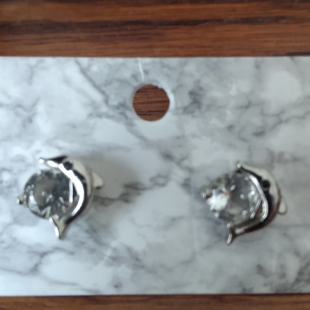 SS DOLPHIN STUDS